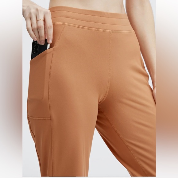 ThermaFlex High-Waisted Pocket Jogger - Picture 2 of 7